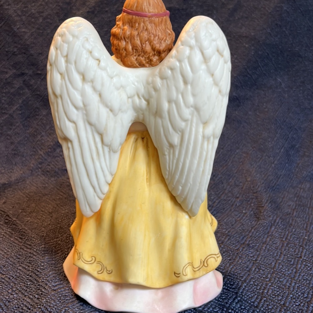 Home Interiors Homco Angel Figurine holding roses - Picture 3 of 6